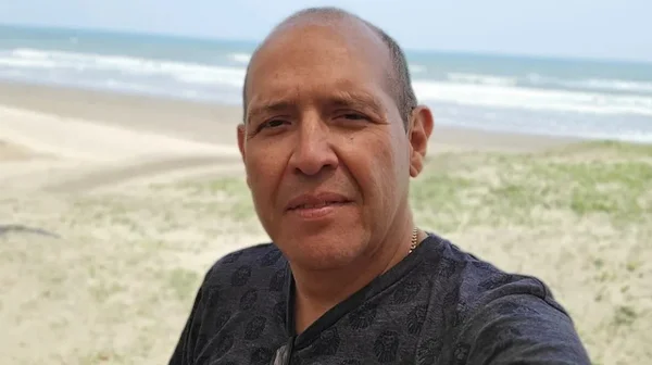 Imagem colorida mostra jornalista morto no México - Metrópoles