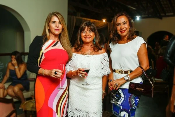 Danuza e Dalila Gonçalves com Ciromar Amaral Danuza e Dalila Gonçalves com Ciromar Amaral