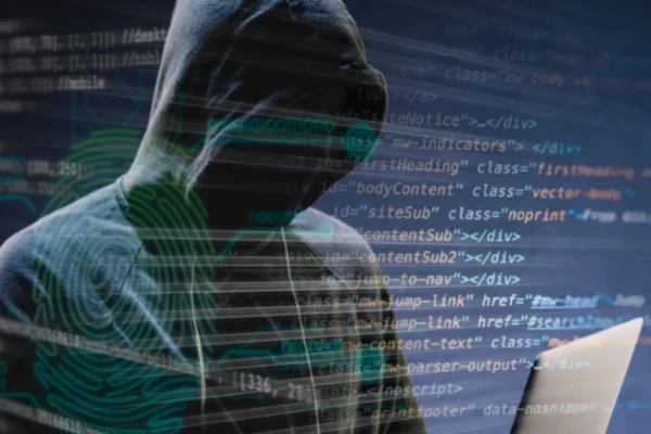 Imagens coloridas mostram arte gráfica que mostram homem de capuz, rosto escondido, sem aparecer, mexendo em um computador