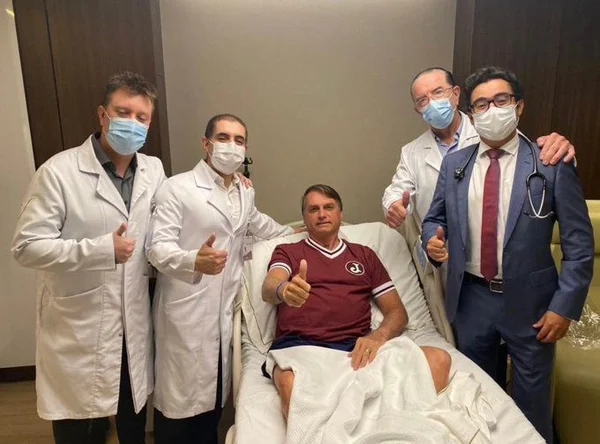 Internado desde segunda-feira, Bolsonaro tem alta hospitalar