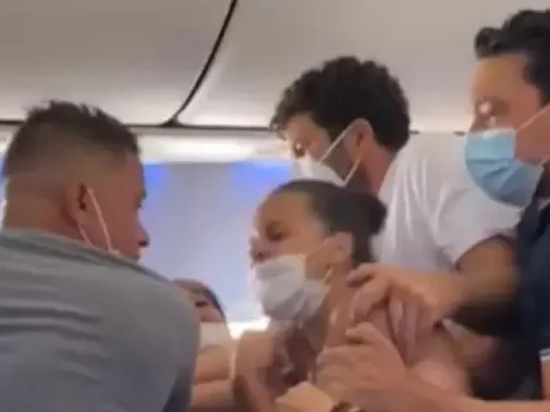 Confusão em avião - Metrópoles