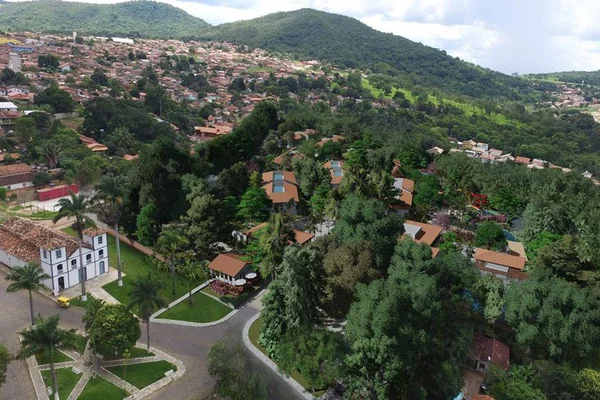 Resort em Pirenópolis (GO) abre postos de trabalho na construção civil