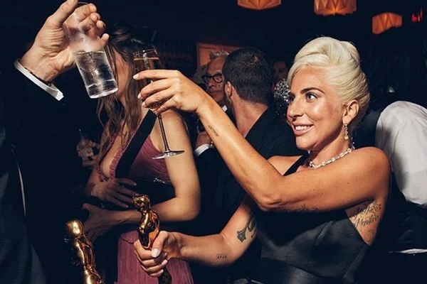 Famosos curtem festas pós-Oscar em vários pontos de Hollywood