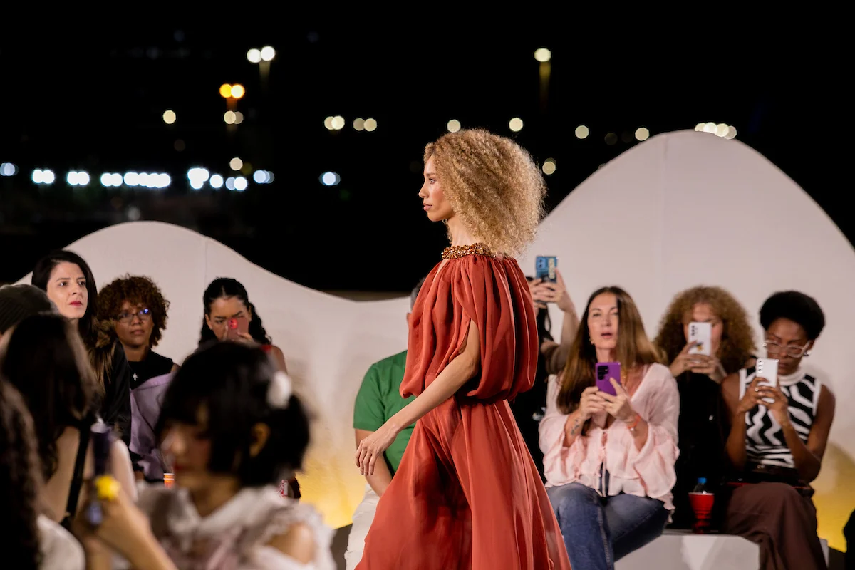 Mikaela Gomes brilha na passarela do Metrópoles Catwalk Mikaela Gomes brilha na passarela do Metrópoles Catwalk