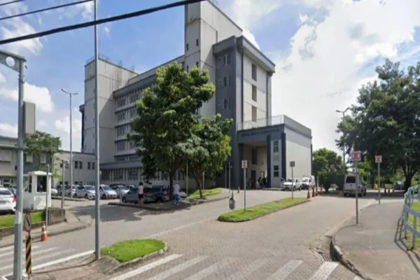 Funcionário de padaria é esfaqueado após perseguir ladrão em BH