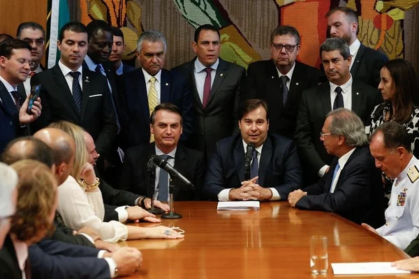 Análise: popularidade em queda tira força de Bolsonaro na Previdência