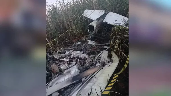 avião acidentado