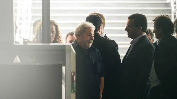 Polícia Federal deflagra nova fase da Lava Jato na casa do ex-presidente Lula