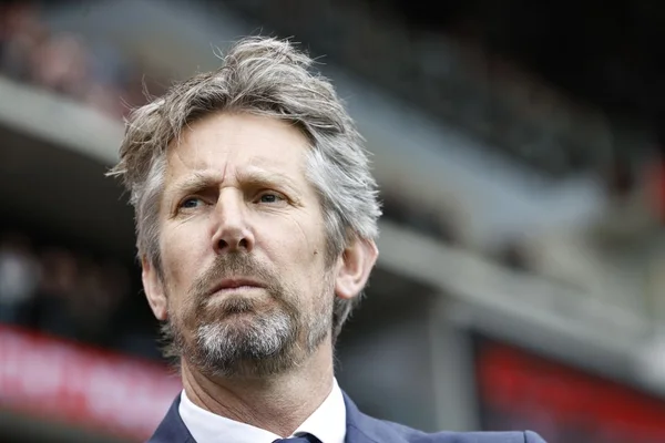 Ex-goleiro do United, Van der Sar não corre risco de morte após AVC