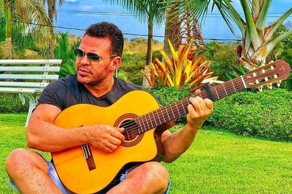 Após chamar Fernanda Lima de imbecil, Eduardo Costa vira cantor gospel