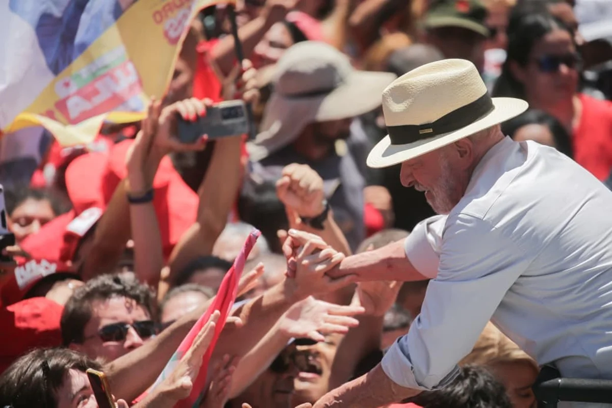 Luiz Inácio Lula da Silva em primeiro ato político do segundo turno, em Ceilândia Luiz Inácio Lula da Silva em primeiro ato político do segundo turno, em Ceilândia