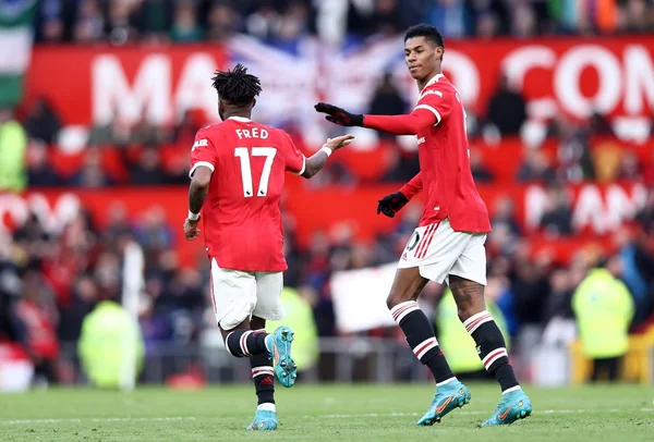 Fred comemora gol no empate Manchester United contra o Leicester
