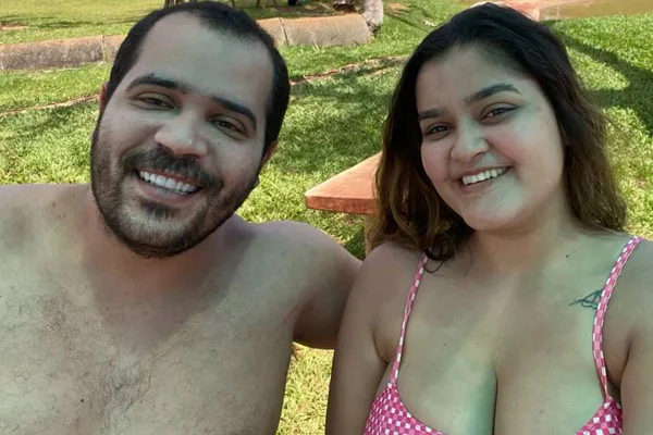 médico com a prima em fazenda de ecoturismo em goiás