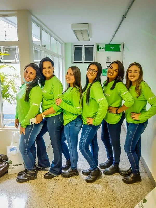 Elas assinaram carteira de trabalho com a empresa Elas assinaram carteira de trabalho com a empresa