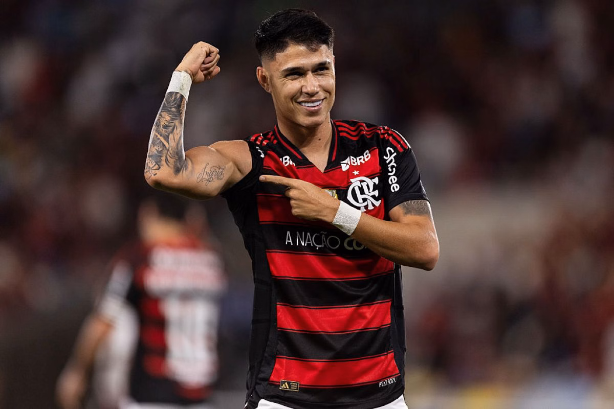 Luiz-Araujo-1 No Maracanã, Flamengo aplica goleada histórica contra o Vitória