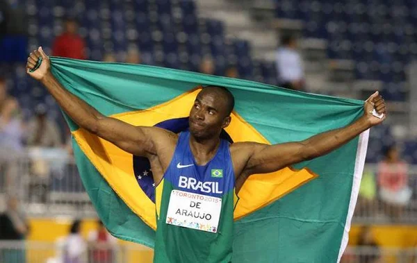 Atletismo: Luiz Alberto de Araújo entra na briga pelo pódio no decatlo