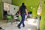 Fiscalização do Detran SP em autoescolas para verificar suspeitas de fraude