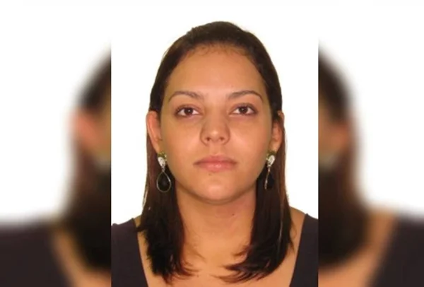 mulher de brincos