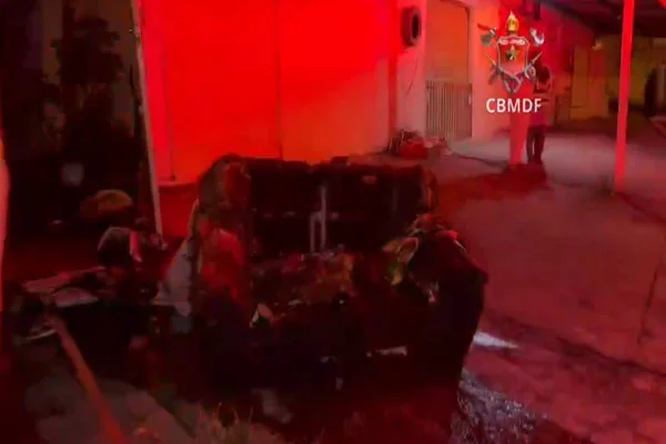 Sofá pega fogo em residência de acumuladora em Taguatinga