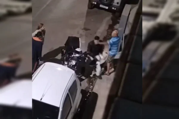 Motoboy é agredido por PM armado, volta com colegas e ataca casa no DF