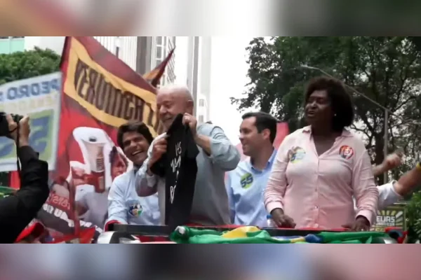 Lula exibe camisa “As Malvinas são argentinas” e repercute no país vizinho - destaque galeria
