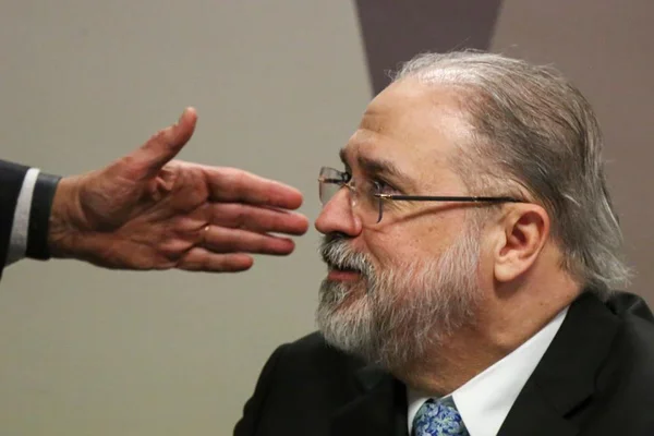 Análise: aprovação de Aras representa vitória pessoal de Bolsonaro