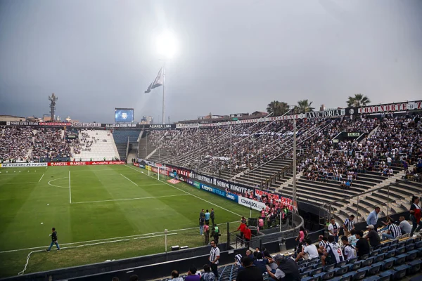 Imagem colorida do estádio do Alianza Lima- Metrópoles