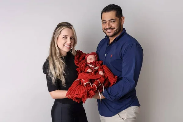 Brasileira que usou barriga de aluguel na Ucrânia lutou para conhecer a filha em meio à pandemia