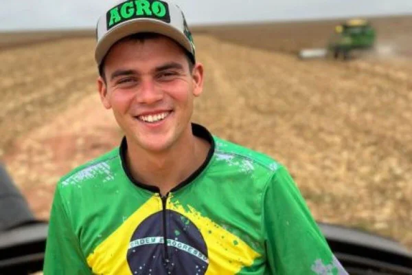 Imagem colorida de influencer que morreu afogado - Metrópoles