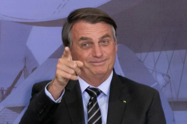 Bolsonaro minimiza protestos em NY e chama manifestantes de “acéfalos”