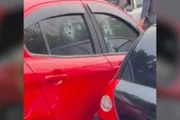 Homem levava o filho à escola quando suspeitos atiraram ao menos 14 vezes Homem levava o filho à escola quando suspeitos atiraram ao menos 14 vezes