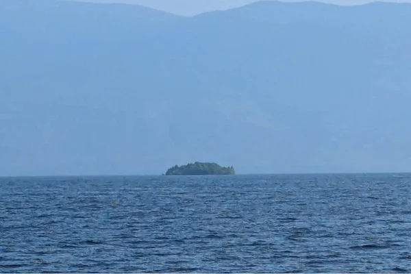 Imagem colorida da ilha flutuante-Metrópoles