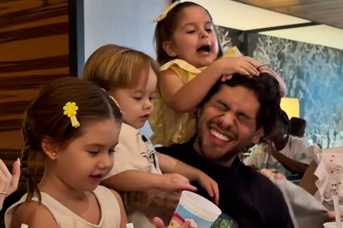Zé Felipe se reencontra com os filhos após término de Virginia Zé Felipe se reencontra com os filhos após término de Virginia
