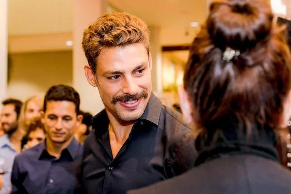 Cauã Reymond teria se recusado a soprar bafômetro em blitz da Lei Seca