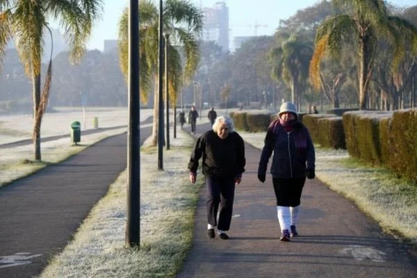 imagem colorida pessoas no frio
