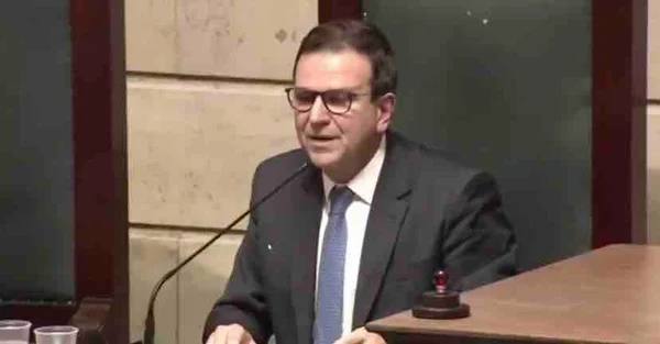 “Não ficaremos reclamando de herança maldita”, diz Paes ao tomar posse