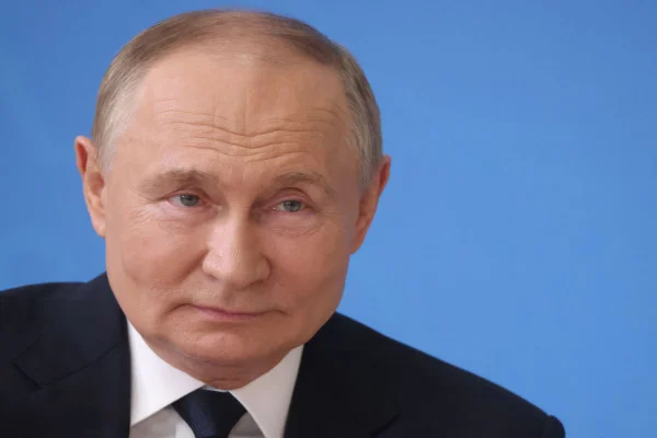 Imagem colorida de Putin - Metrópoles