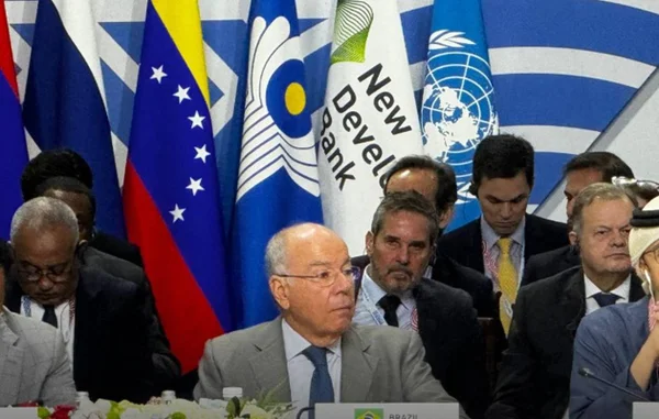 Imagem colorida do Chanceler Mauro Vieira no Brics