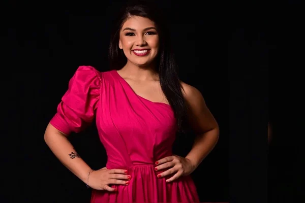 Saiba quem era Vivi Araújo, cantora que morreu em acidente no Entorno