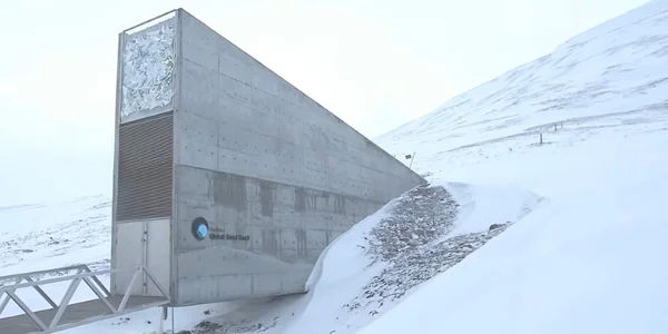foto colorida de arca do fim do mundo, em Svalbard