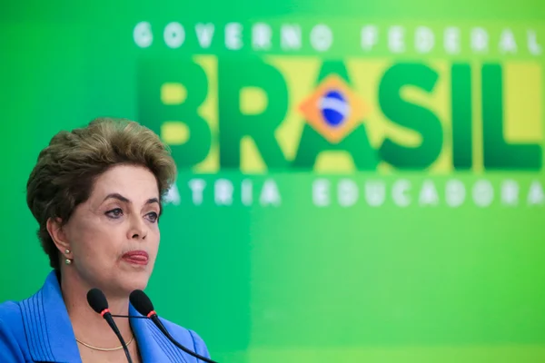 Janot pede abertura de inquérito contra Dilma por obstruir a Lava Jato