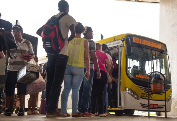 Falta de fiscalização compromete transporte público no DF, diz estudo