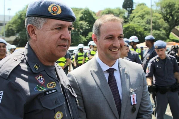 O comandante-geral da PM de SP, Cássio Araújo, e o secretário de Segurança Pública de SP, Guilherme Derrite