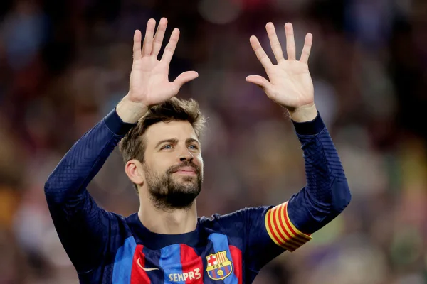 Na despedida de Piqué, Barcelona vence Almería e assume a liderança