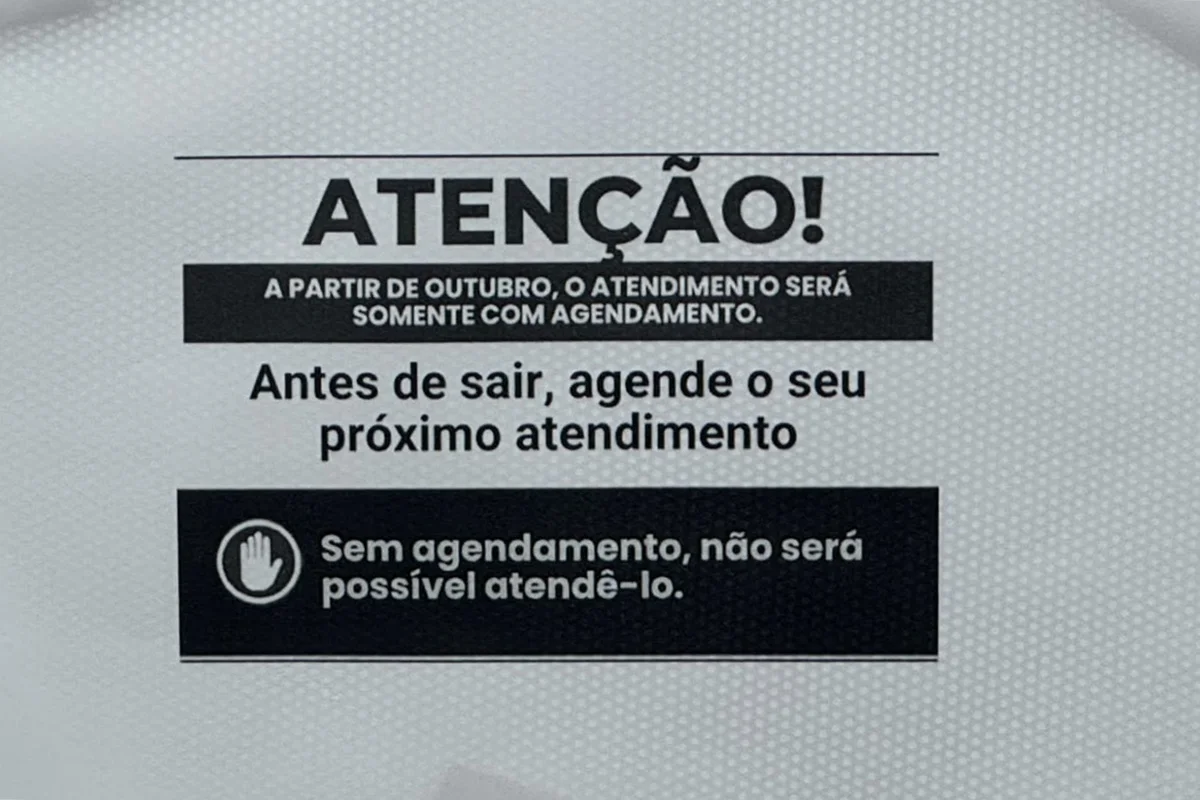 Aviso orienta pacientes a agendarem o próximo atendimento antes de deixarem o local Aviso orienta pacientes a agendarem o próximo atendimento antes de deixarem o local