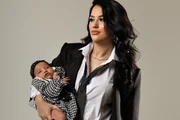 Rayne Luiza posa com Aurora no colo