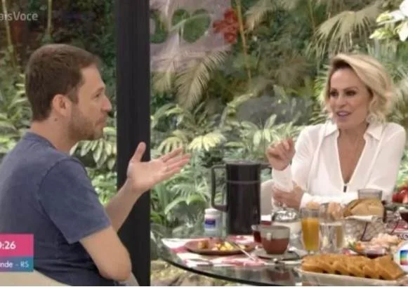 Tiago Leifert diz que não estava feliz no BBB: “Não sonhei ser apresentador”