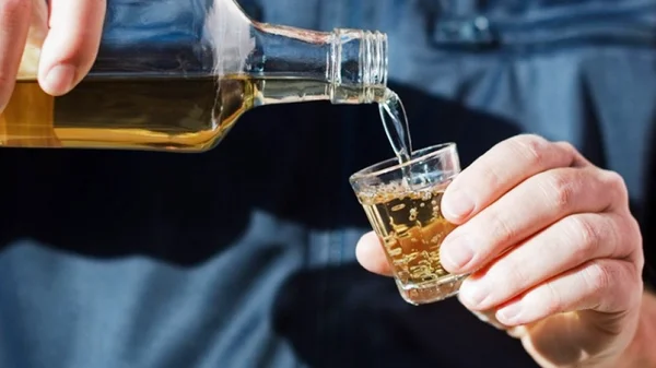 Homem morre após beber garrafa de cachaça em aposta com amigo
