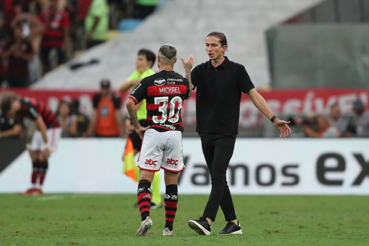 Com 21 jogos sem perder, Filipe Luís é o treinador com a maior sequência invicta do país Com 21 jogos sem perder, Filipe Luís é o treinador com a maior sequência invicta do país