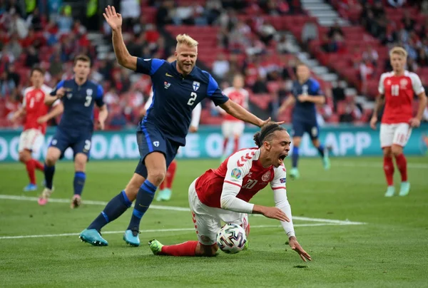 Finlândia ganha da Dinamarca em dia de susto com desmaio de Eriksen em campo